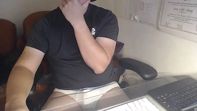 chih515 online show from December 4, 2024, 1:14 am