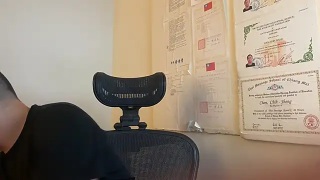 chih515 online show from December 20, 2024, 2:52 am