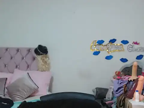 lanaqueen699 online show from February 3, 2025, 3:27 pm