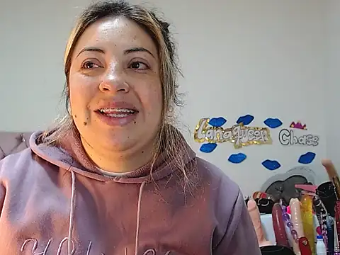 lanaqueen699 online show from February 10, 2025, 12:18 pm