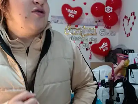 lanaqueen699 online show from February 17, 2025, 12:27 pm