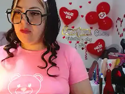 lanaqueen699 online show from February 19, 2025, 3:38 pm