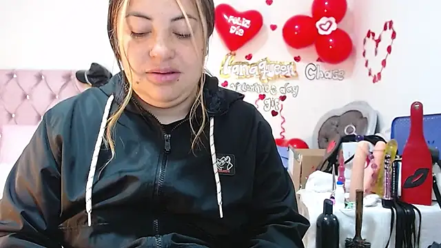 lanaqueen699 online show from February 25, 2025, 12:24 pm