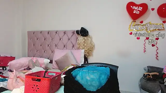 lanaqueen699 online show from March 1, 2025, 3:27 pm