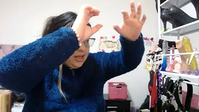 lanaqueen699 online show from November 4, 2025, 12:15 pm