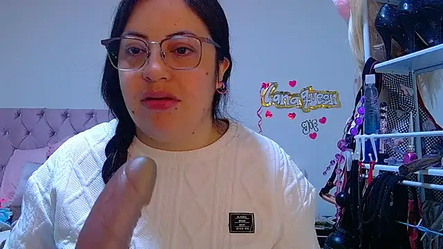 lanaqueen699 online show from May 13, 2026, 12:13 pm