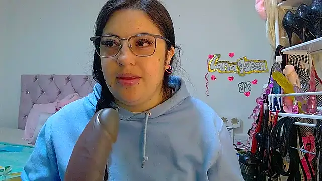 lanaqueen699 online show from May 14, 2026, 12:23 pm