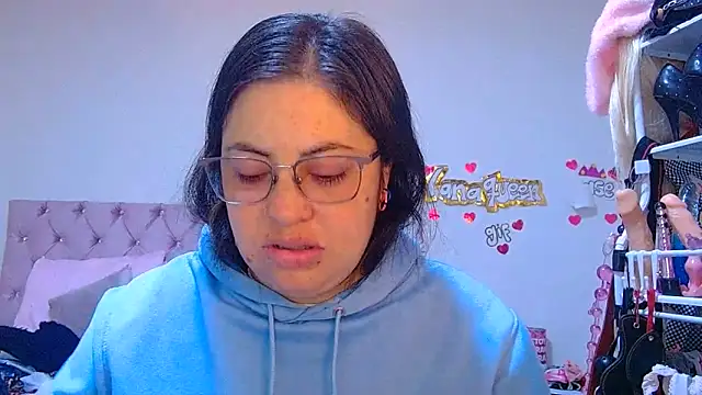 lanaqueen699 online show from June 11, 2026, 12:14 pm