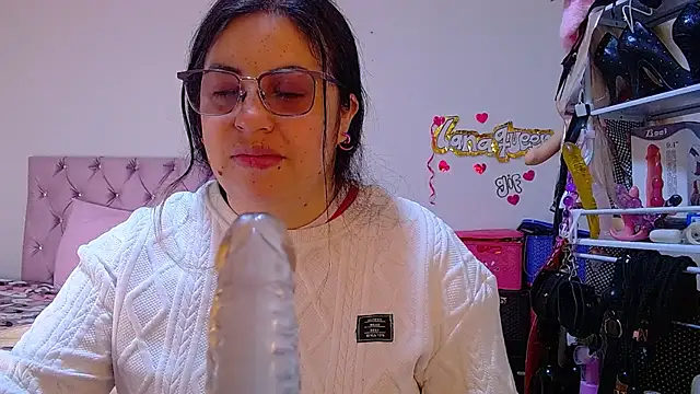 lanaqueen699 online show from July 22, 2026, 12:19 pm