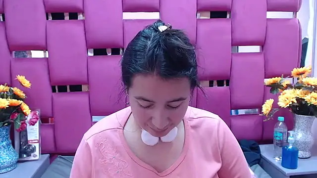 NaomyPrinces online show from December 23, 2024, 4:28 pm