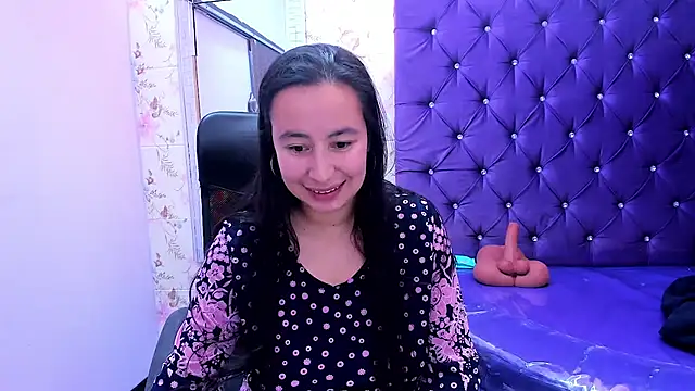 NaomyPrinces online show from June 17, 2026, 2:18 pm