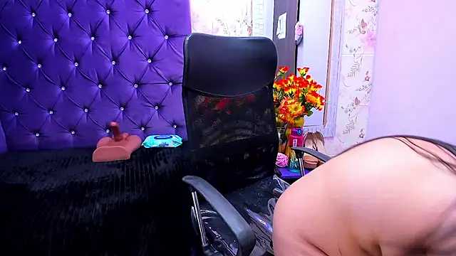NaomyPrinces online show from June 25, 2026, 2:10 pm