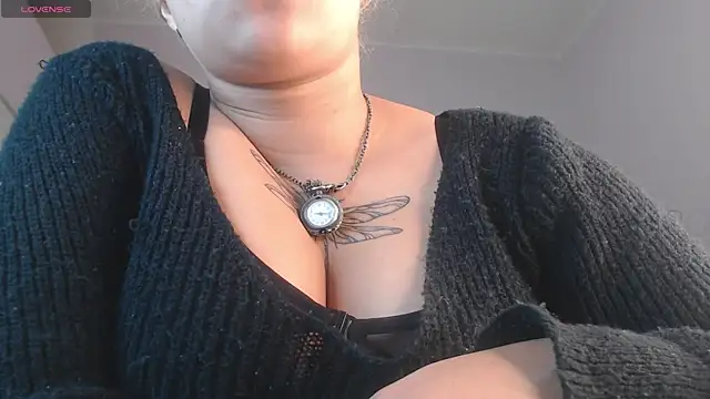 april bunnyy online show from October 25, 2025, 9:20 pm