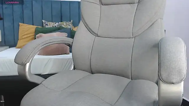 april bunnyy online show from January 7, 2026, 6:21 pm