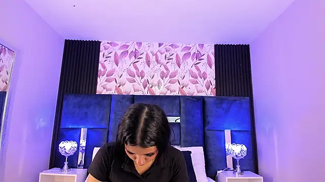 Larabrooks online show from October 13, 2025, 7:14 pm