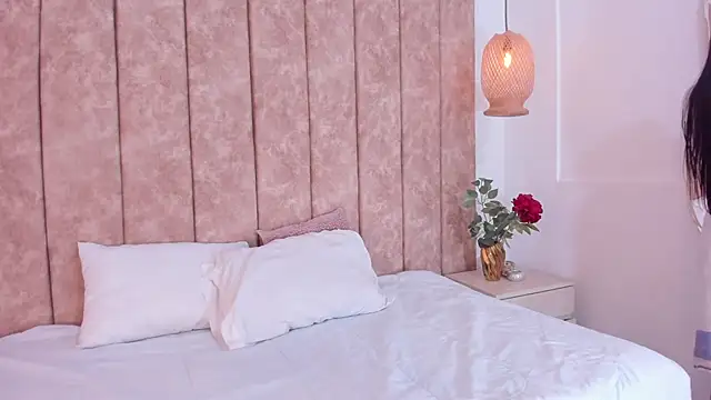 Katrina baurii online show from October 29, 2025, 1:02 pm