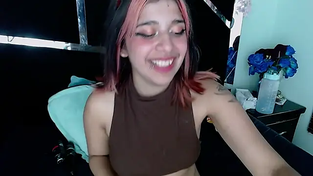 UnderBaby  online show from March 14, 2025, 11:11 pm