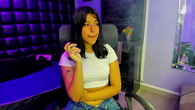 UnderBaby  online show from September 20, 2025, 3:07 am