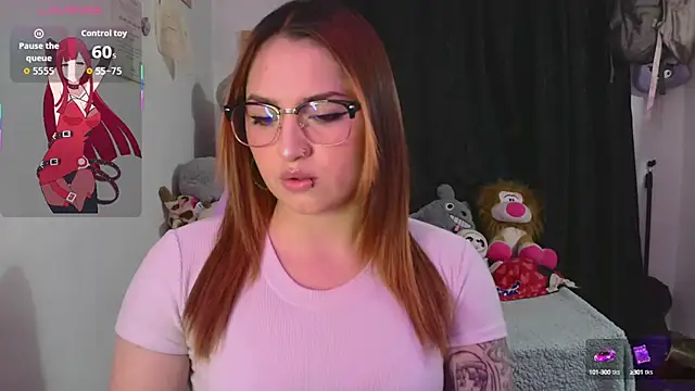 lucycherry   online show from September 19, 2025, 2:46 am