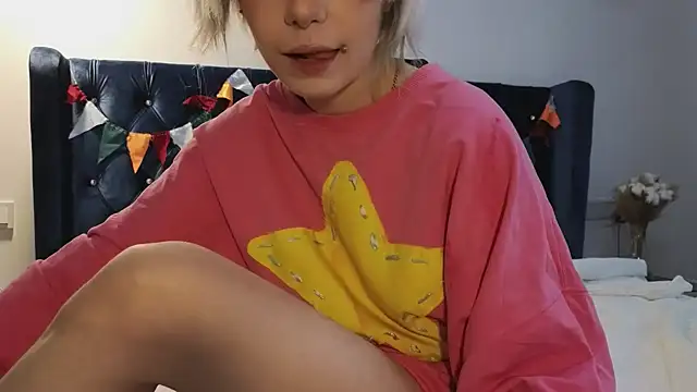 Moon Lollie  online show from January 12, 2026, 8:08 am