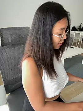 Snapshot of NaughtyMe chatting on December 6, 2024, 7:43 am NaughtyMe online show from December 6, 2024, 7:43 am