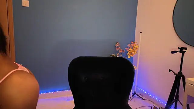 Snapshot of NaughtyMe chatting on October 7, 2025, 6:05 pm NaughtyMe online show from October 7, 2025, 6:05 pm