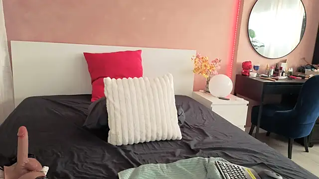 Snapshot of NaughtyMe chatting on January 7, 2026, 6:05 am NaughtyMe online show from January 7, 2026, 6:05 am