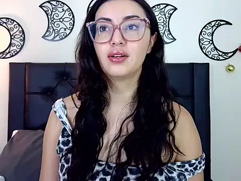 EvoletFMK online show from December 1, 2025, 1:49 pm