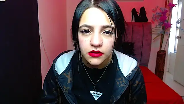 Violettasquirt online show from October 22, 2025, 1:33 pm