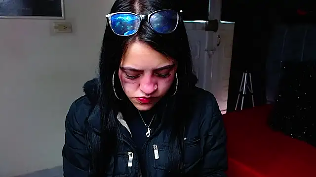 Violettasquirt online show from February 5, 2026, 1:27 pm