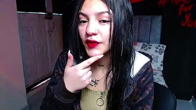 Violettasquirt online show from April 8, 2026, 1:33 pm