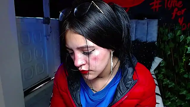 Violettasquirt online show from April 17, 2026, 2:09 pm