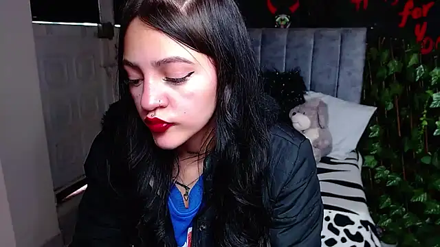 Violettasquirt online show from April 21, 2026, 1:39 pm