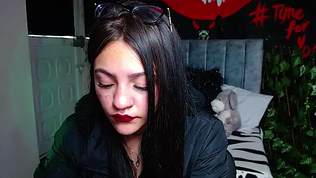 Violettasquirt online show from April 22, 2026, 1:34 pm