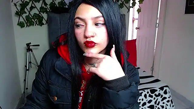 Snapshot of Violettasquirt chatting on June 19, 2026, 3:05 pm Violettasquirt online show from June 19, 2026, 3:05 pm