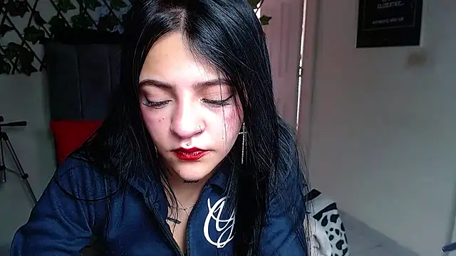Snapshot of Violettasquirt chatting on June 24, 2026, 1:32 pm Violettasquirt online show from June 24, 2026, 1:32 pm