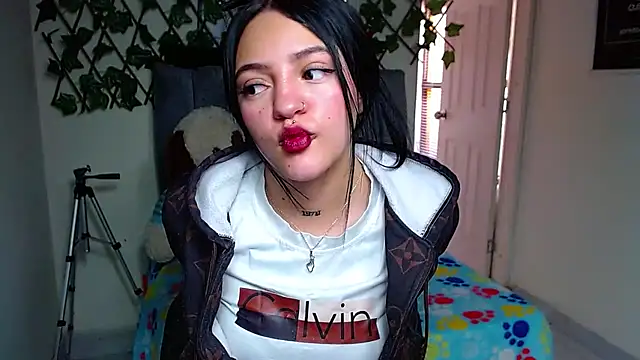 Snapshot of Violettasquirt chatting on July 22, 2026, 4:10 pm Violettasquirt online show from July 22, 2026, 4:10 pm