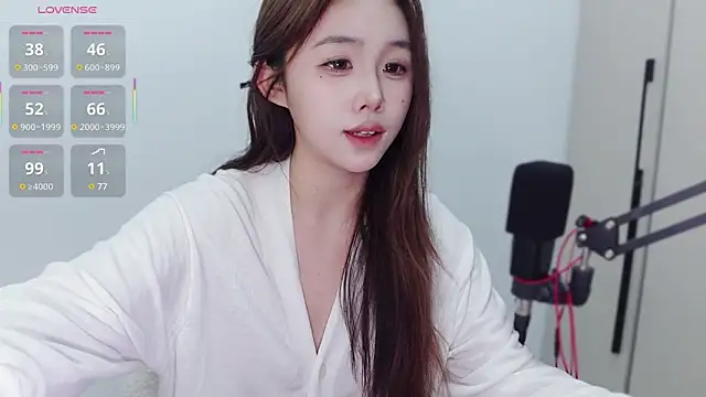 Hazel-11 online show from February 7, 2025, 1:43 pm