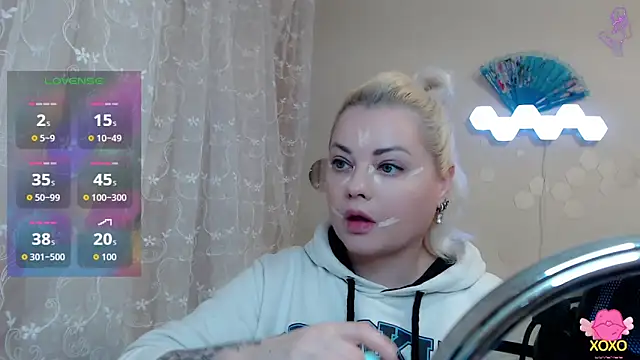 Snapshot of JewellKiss7 chatting on November 13, 2025, 4:11 am JewellKiss7 online show from November 13, 2025, 4:11 am