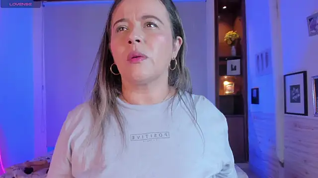 Susann Ross online show from February 15, 2025, 12:43 pm