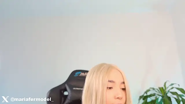 Mariafer05 online show from July 14, 2026, 4:23 pm