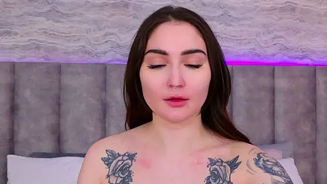 RoxiLester online show from March 1, 2025, 11:39 am