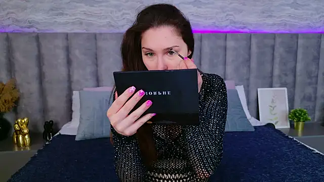 RoxiLester online show from March 16, 2025, 5:03 am