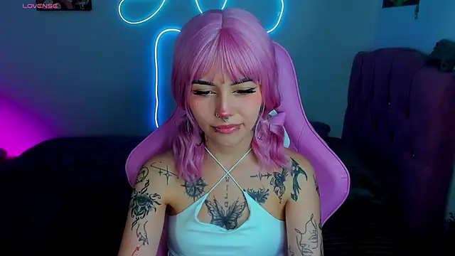 adri tom44 online show from December 5, 2024, 1:58 am