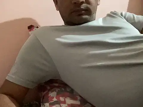 NiceBoy9099 online show from November 12, 2025, 5:57 pm