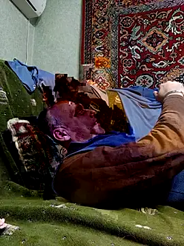 Pineapple04 online show from October 5, 2025, 6:28 pm