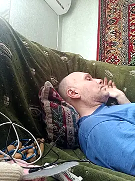 Pineapple04 online show from April 15, 2026, 7:59 am