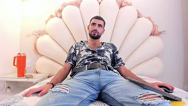 Ethan  Walker online show from December 20, 2025, 7:43 pm