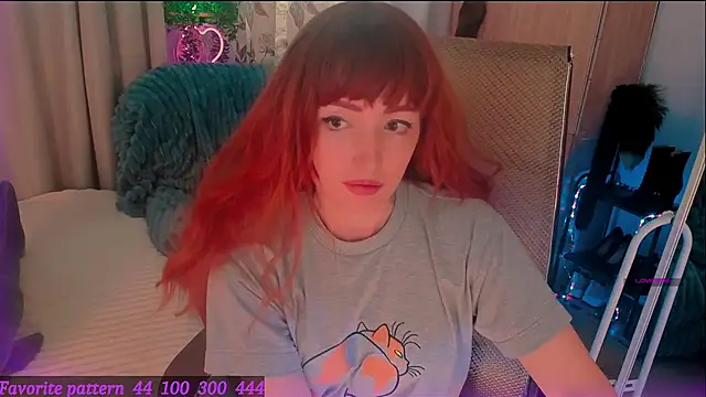 Snapshot of Toxic_Ellies chatting on April 17, 2026, 12:19 pm Toxic Ellies online show from April 17, 2026, 12:19 pm