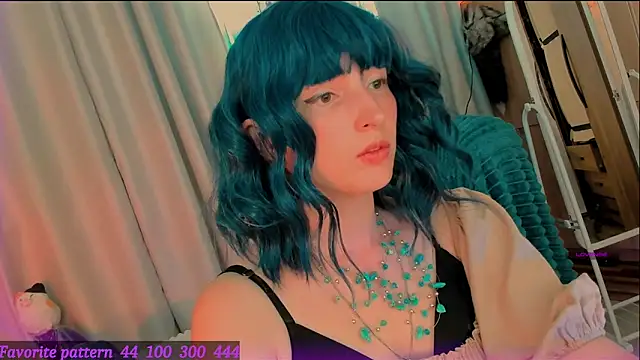 Snapshot of Toxic_Ellies chatting on May 10, 2026, 3:17 pm Toxic Ellies online show from May 10, 2026, 3:17 pm